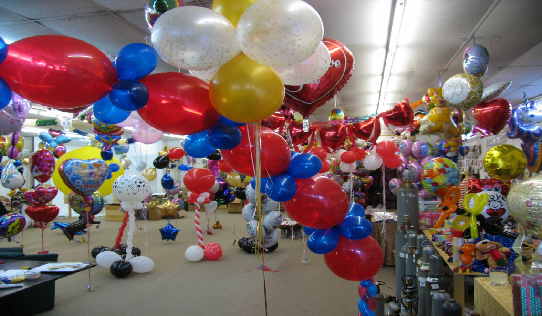 Ballonsupermarkt Riesenangebot in Verkaufshallen auf 600 qm